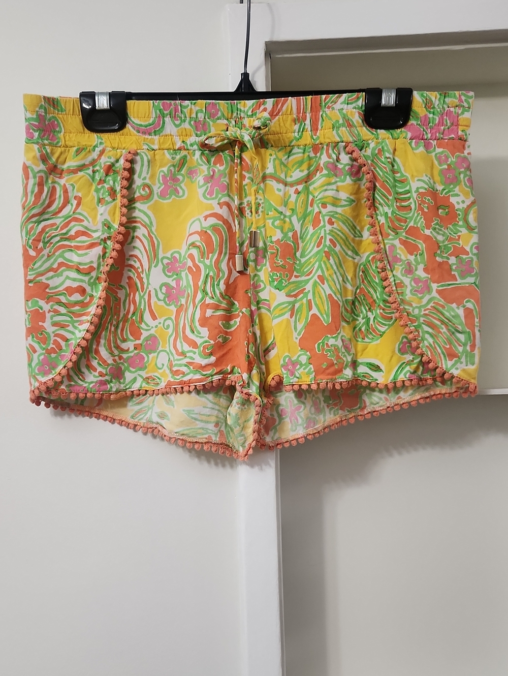 Lilly Pulitzer Happy Place Challis Pom Pom Shorts Tropical Floral M